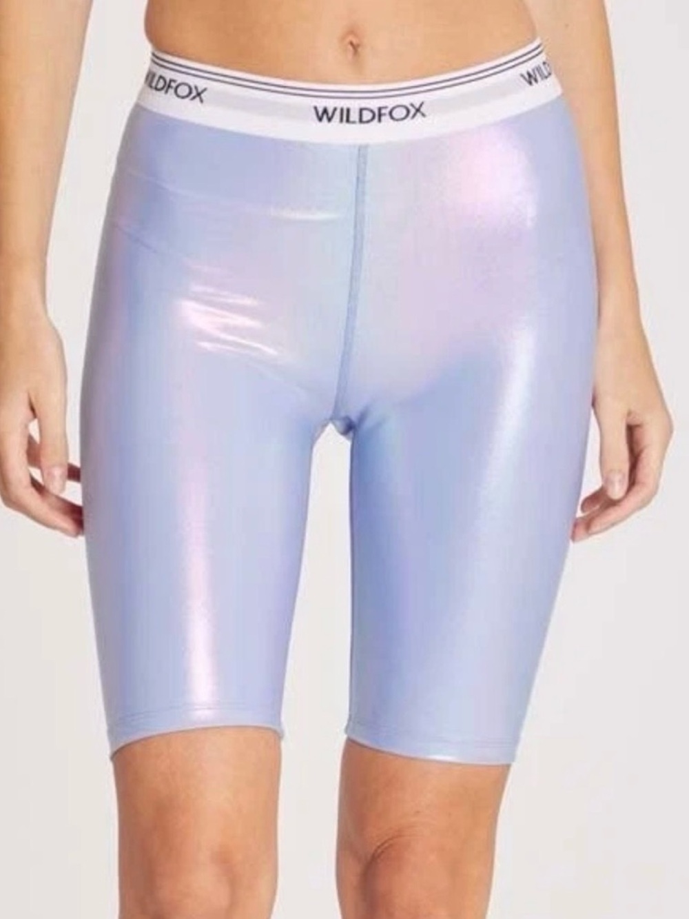WILDFOX Ava High Waist Holographic Shine Bike Shorts, Iridescent Pale Iris sz. S